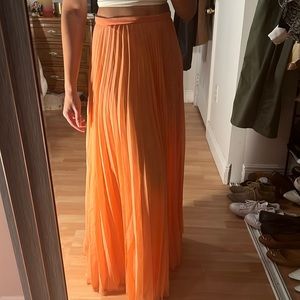 pleated maxi skirt. Zara size XS. Fits like an S